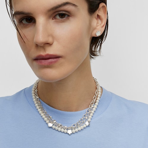 Bold Motif Necklace with cultured pearls and flower motifs in silver