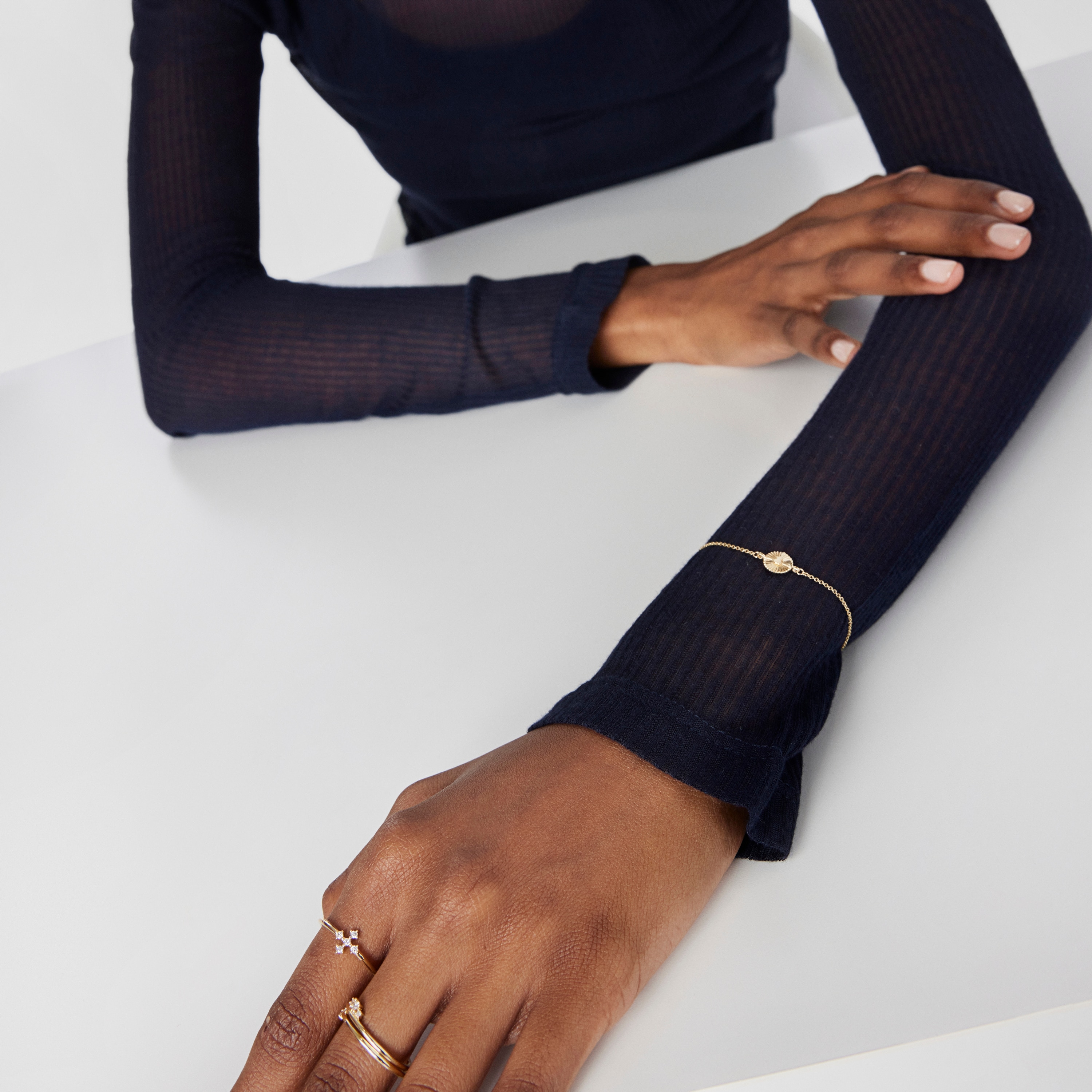 18K Solid Gold Iris Motif Bracelet with diamonds