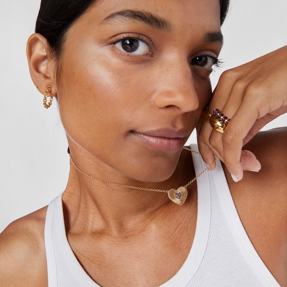 Collar con ba&ntilde;o de oro 18 kt sobre plata y coraz&oacute;n con rodolitas Iris Motif