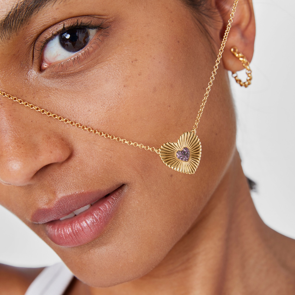 Collar con ba&ntilde;o de oro 18 kt sobre plata y coraz&oacute;n con rodolitas Iris Motif