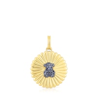 Medalla con baño de oro 18 kt sobre plata y oso con iolitas Iris Motif
