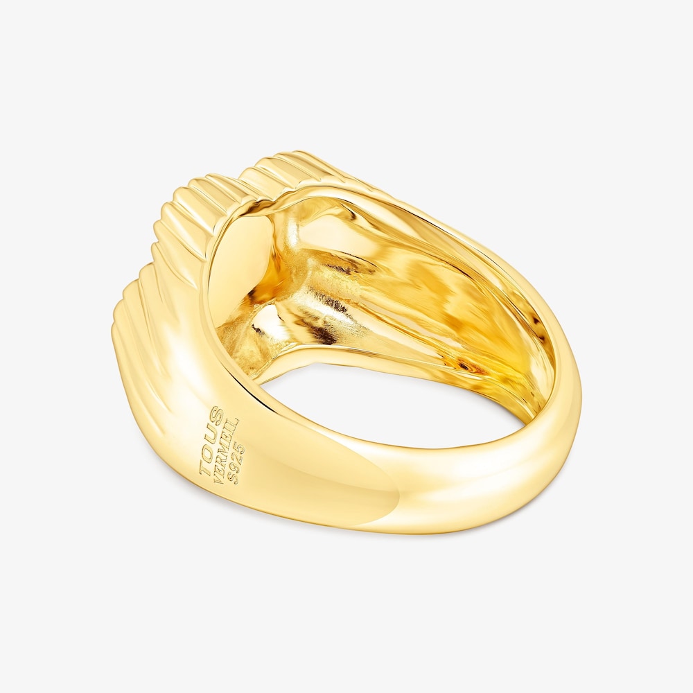 Pečetn&iacute; prsten s&nbsp;květinou z&nbsp;pozlacen&eacute;ho stř&iacute;bra s&nbsp;uměle vypěstovanou perlou Iris Motif