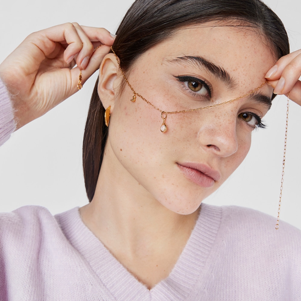 Dije con ba&ntilde;o de oro 18 kt y piedra luna Alma Motif