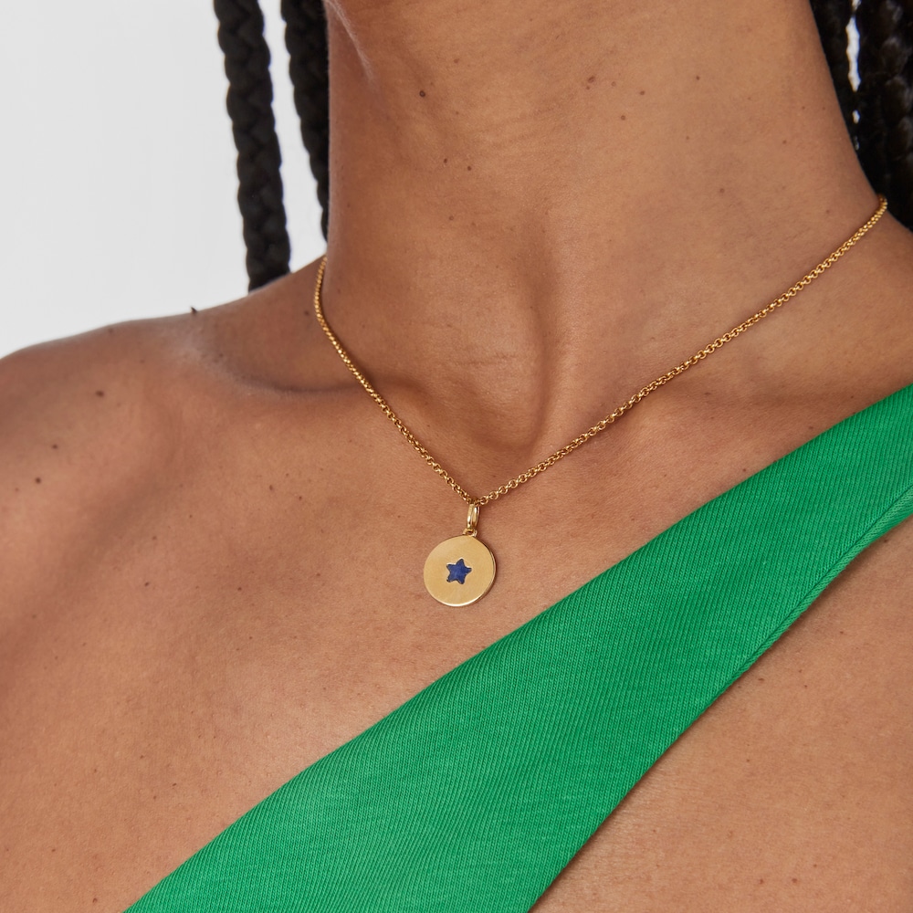 Colgante medalla con ba&ntilde;o de oro 18 kt sobre plata y sodalita estrella Aelita