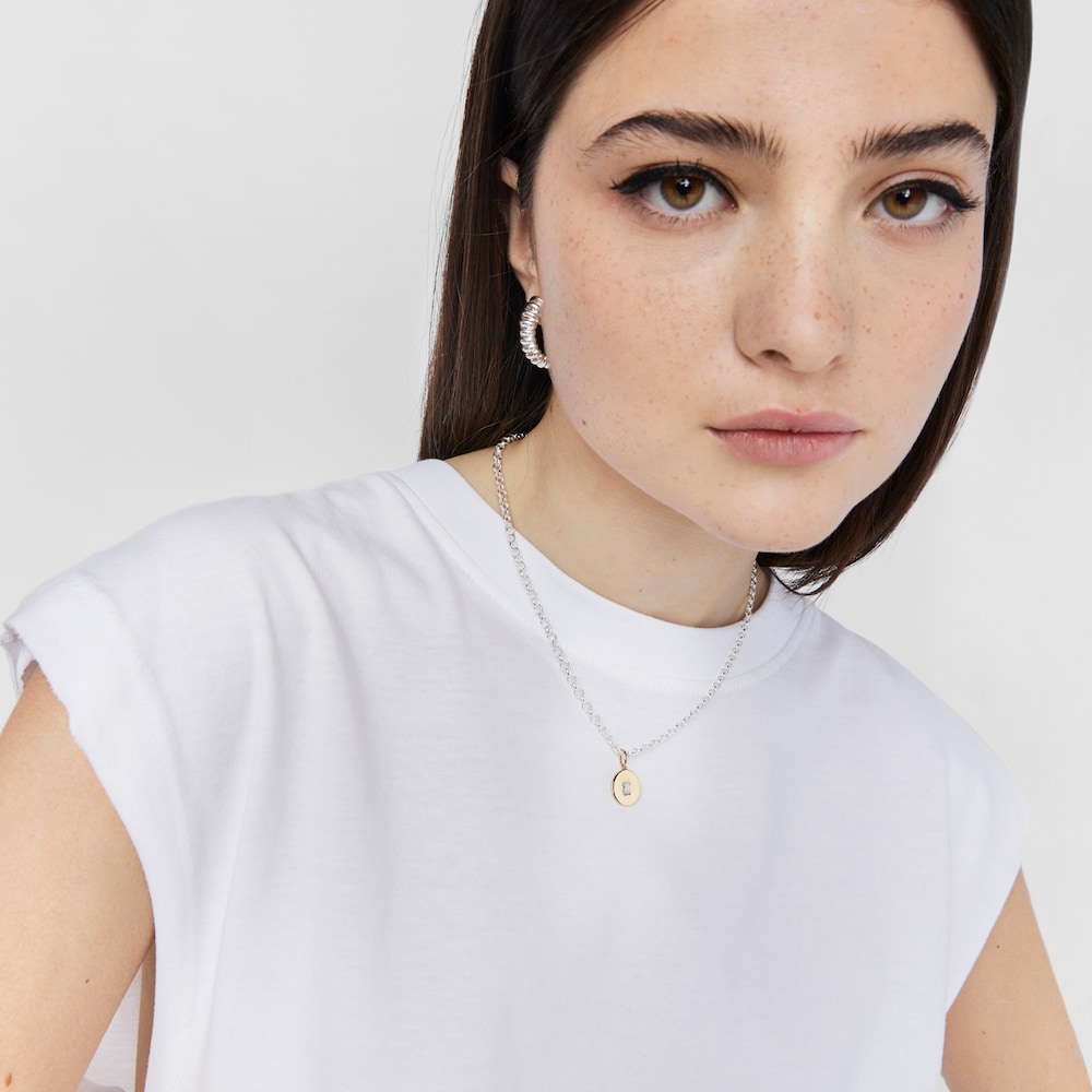 Dije medalla con ba&ntilde;o de oro 18 kt sobre plata y n&aacute;car oso Aelita