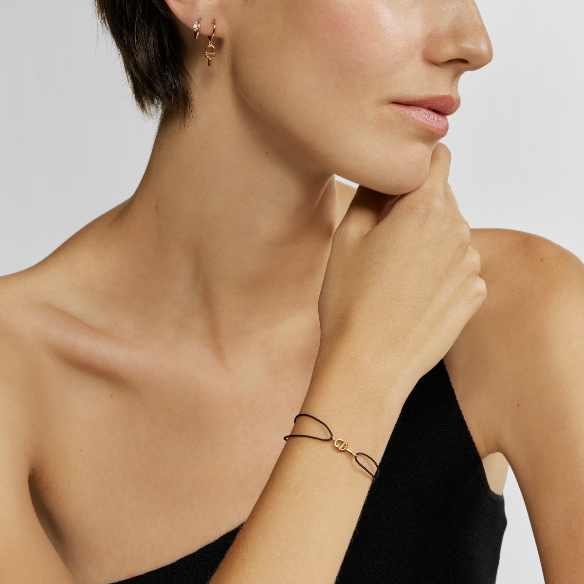 Pulsera de oro con diamantes y nylon negro TOUS MANIFESTO
