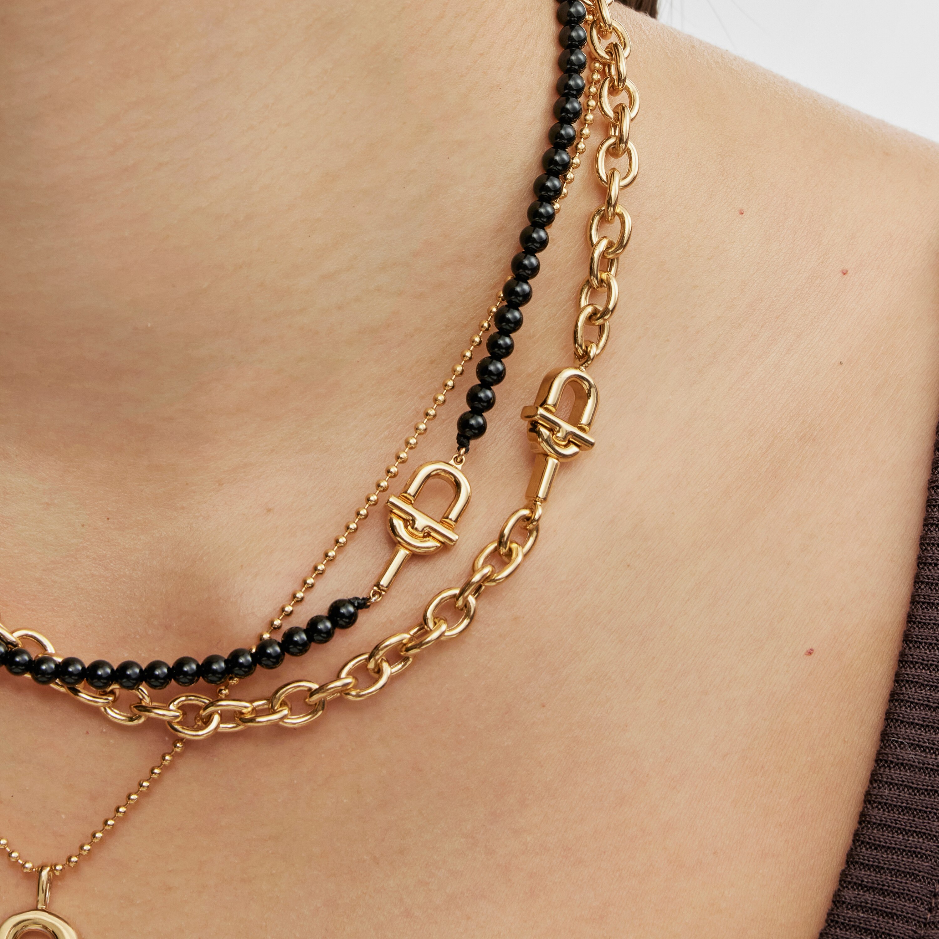 Pendant with 18kt gold plating over silver and onyx TOUS MANIFESTO