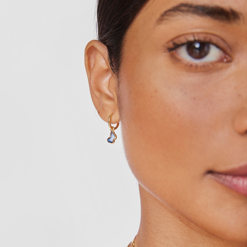 Pendientes aro con baño de oro 18 kt sobre plata mariposa azul Gregal Pendientes aro con baño de oro 18 kt sobre plata mariposa azul Gregal