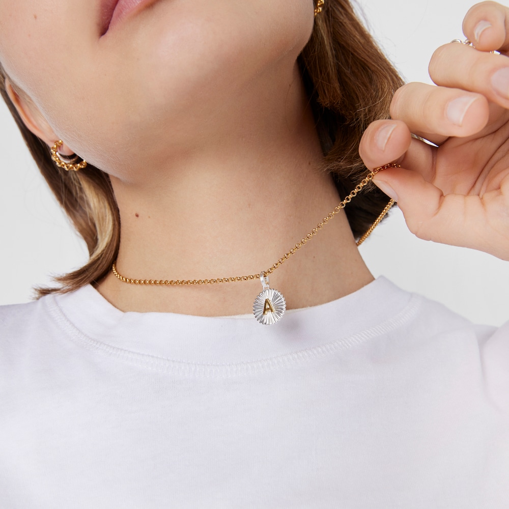 Dije medalla letra A de plata y plata con ba&ntilde;o de oro 18 kt sobre plata TOUS Alphabet