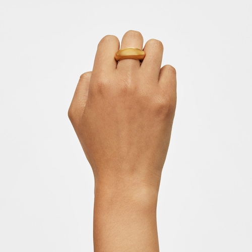 Smooth ring with 18kt gold plating over silver Dybe