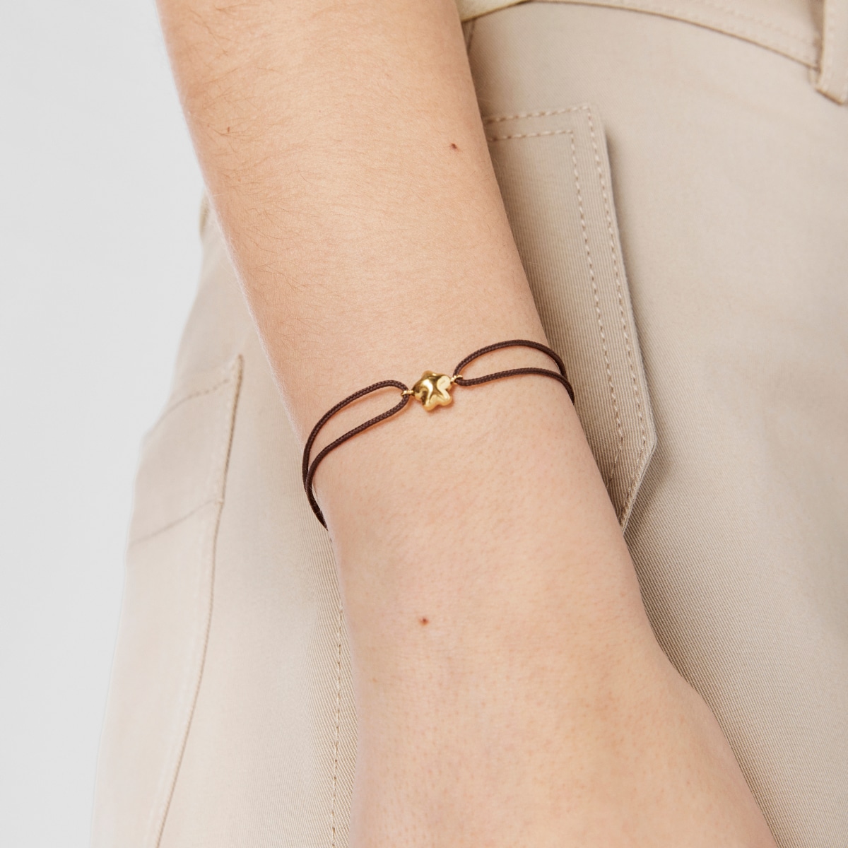 Pulsera flor de oro y cordón marrón TOUS Balloon