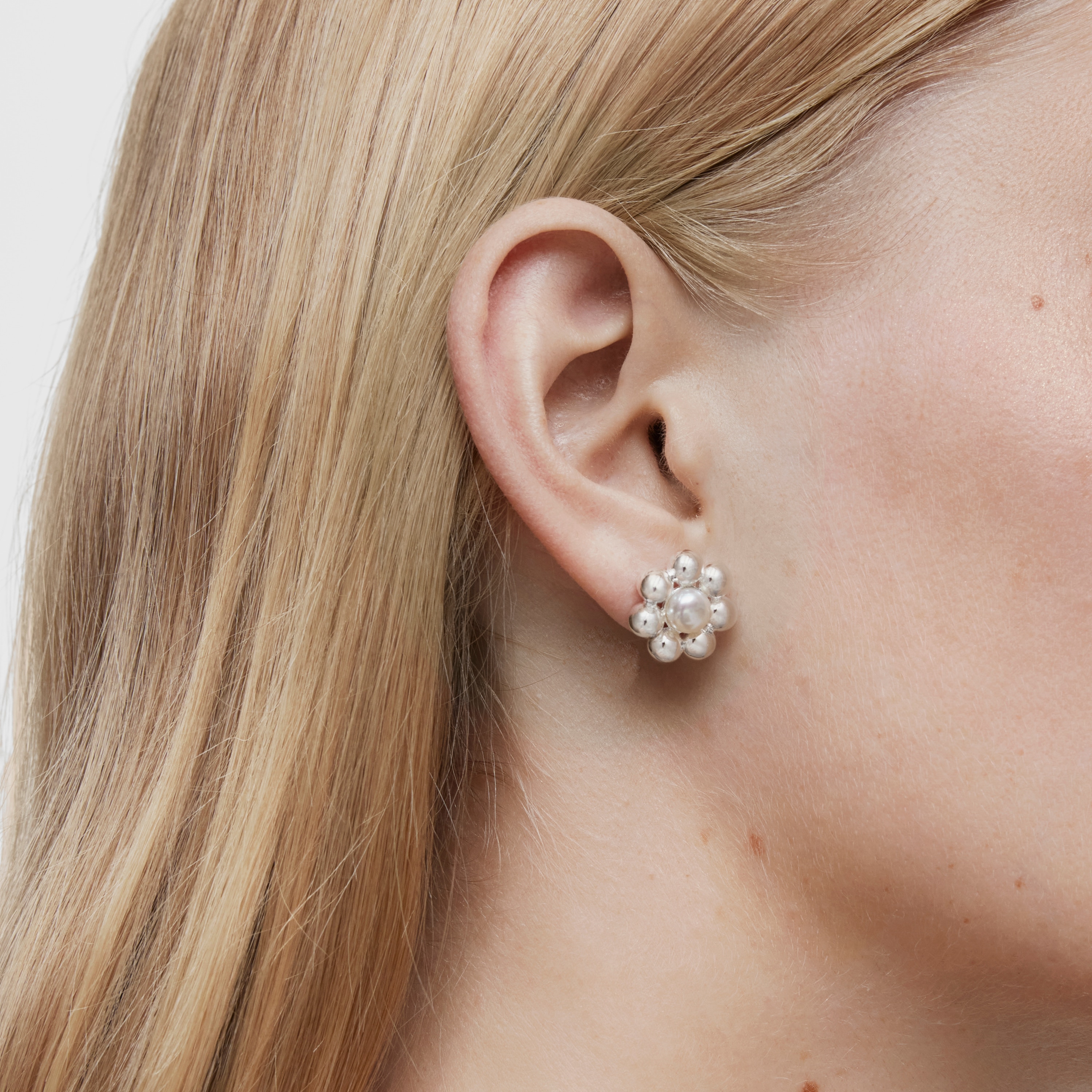 Short silver flower and cultured pearls Earrings Sugar Party