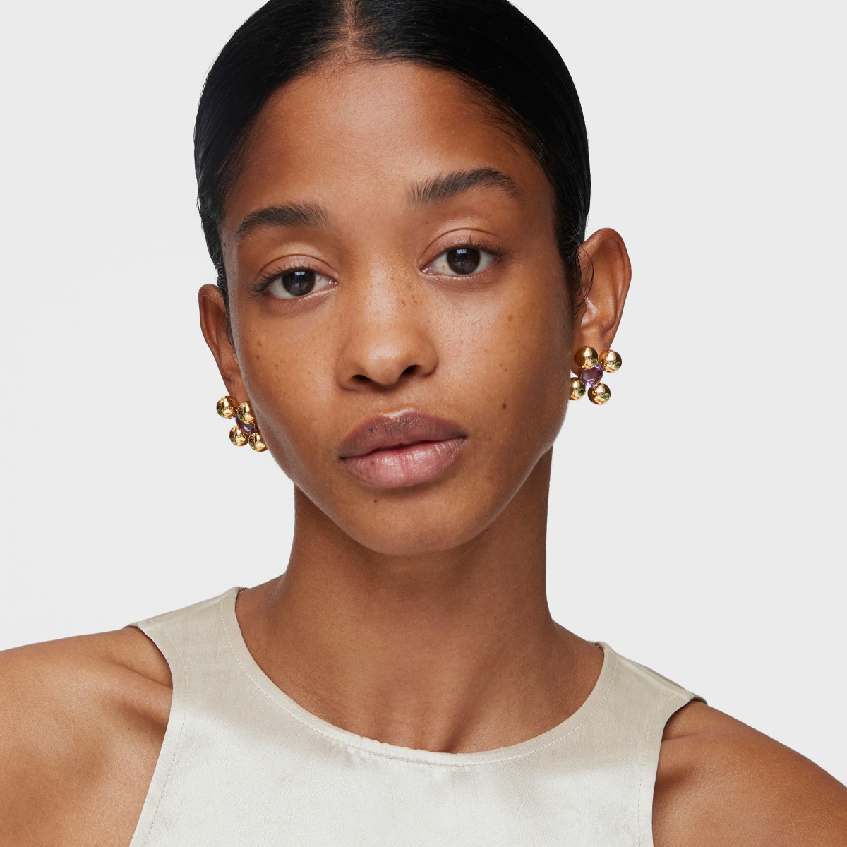 Pendientes cortos con baño de oro 18 kt sobre plata, amatista y peridoto Sugar Party