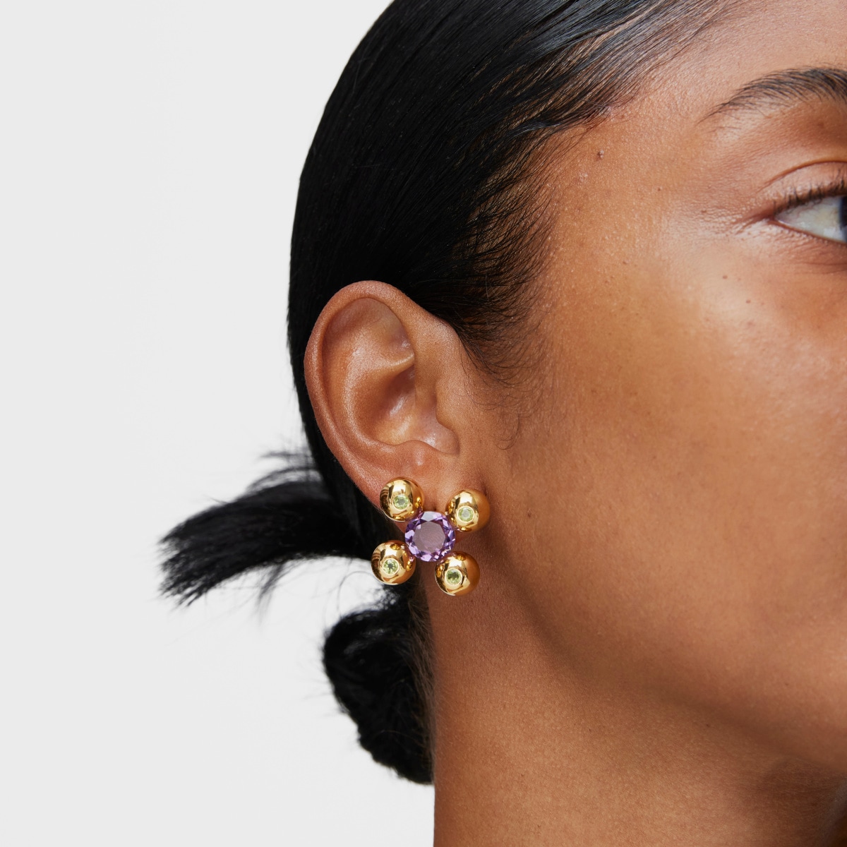 Pendientes cortos con baño de oro 18 kt sobre plata, amatista y peridoto Sugar Party