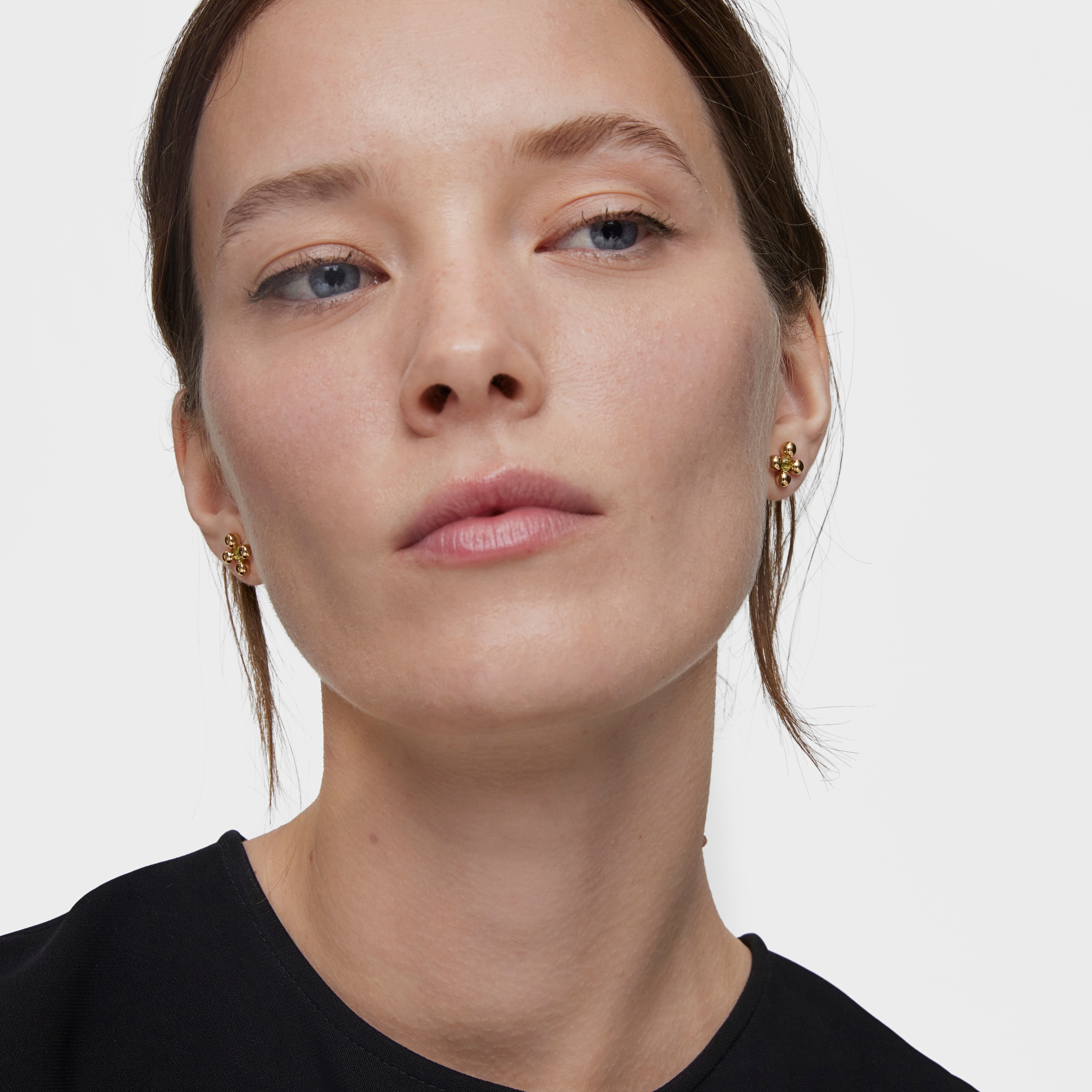 Short Earrings with 18kt gold plating over silver and peridot Sugar Party