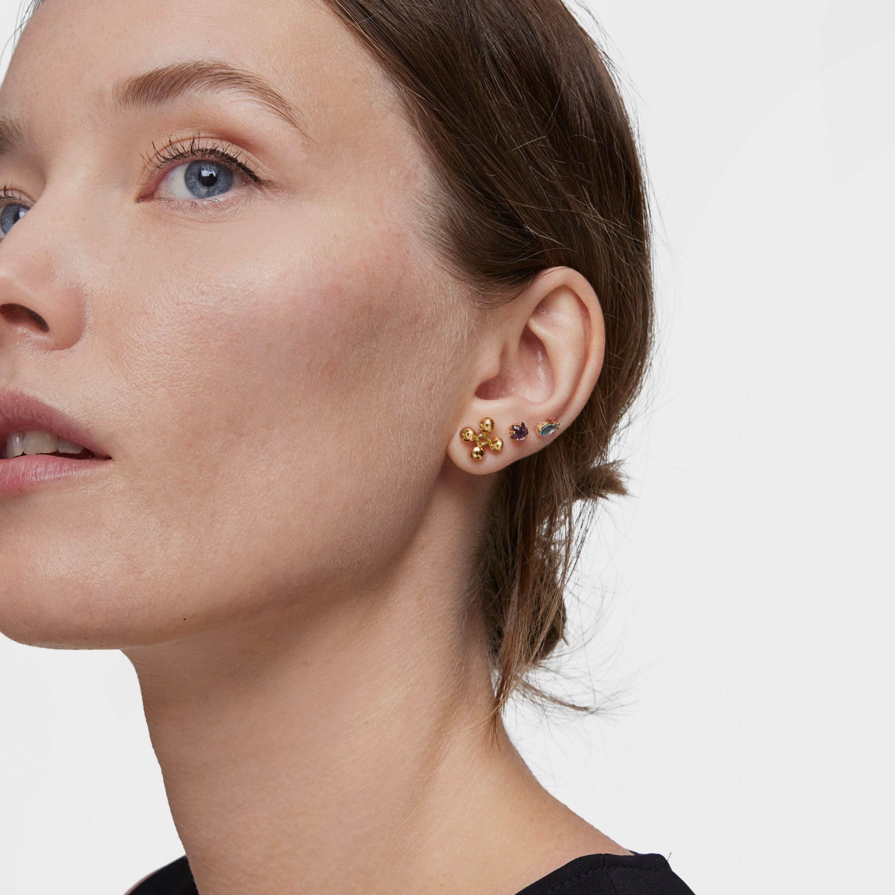 Short Earrings with 18kt gold plating over silver and peridot Sugar Party