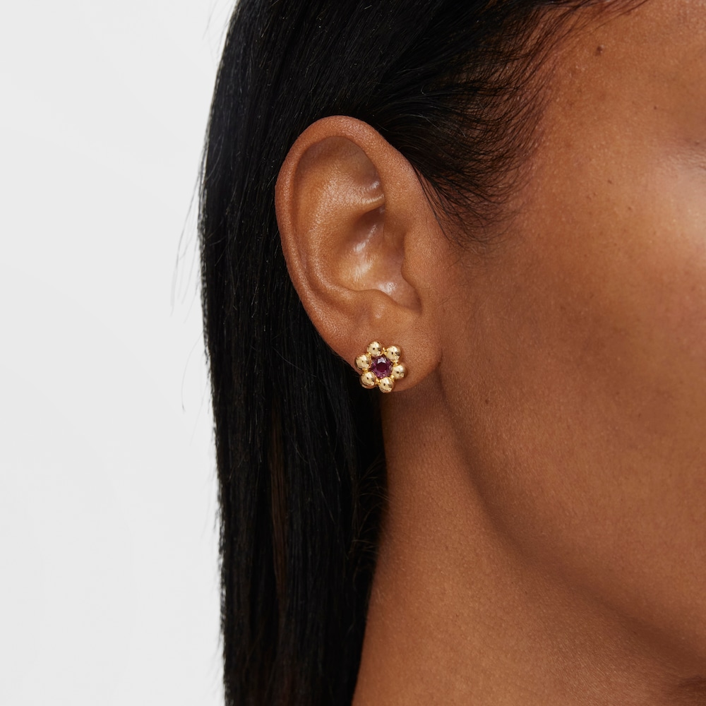 Pendientes cortos flor con baño de oro 18 kt sobre plata y rodolita Sugar Party Pendientes cortos flor con baño de oro 18 kt sobre plata y rodolita Sugar Party