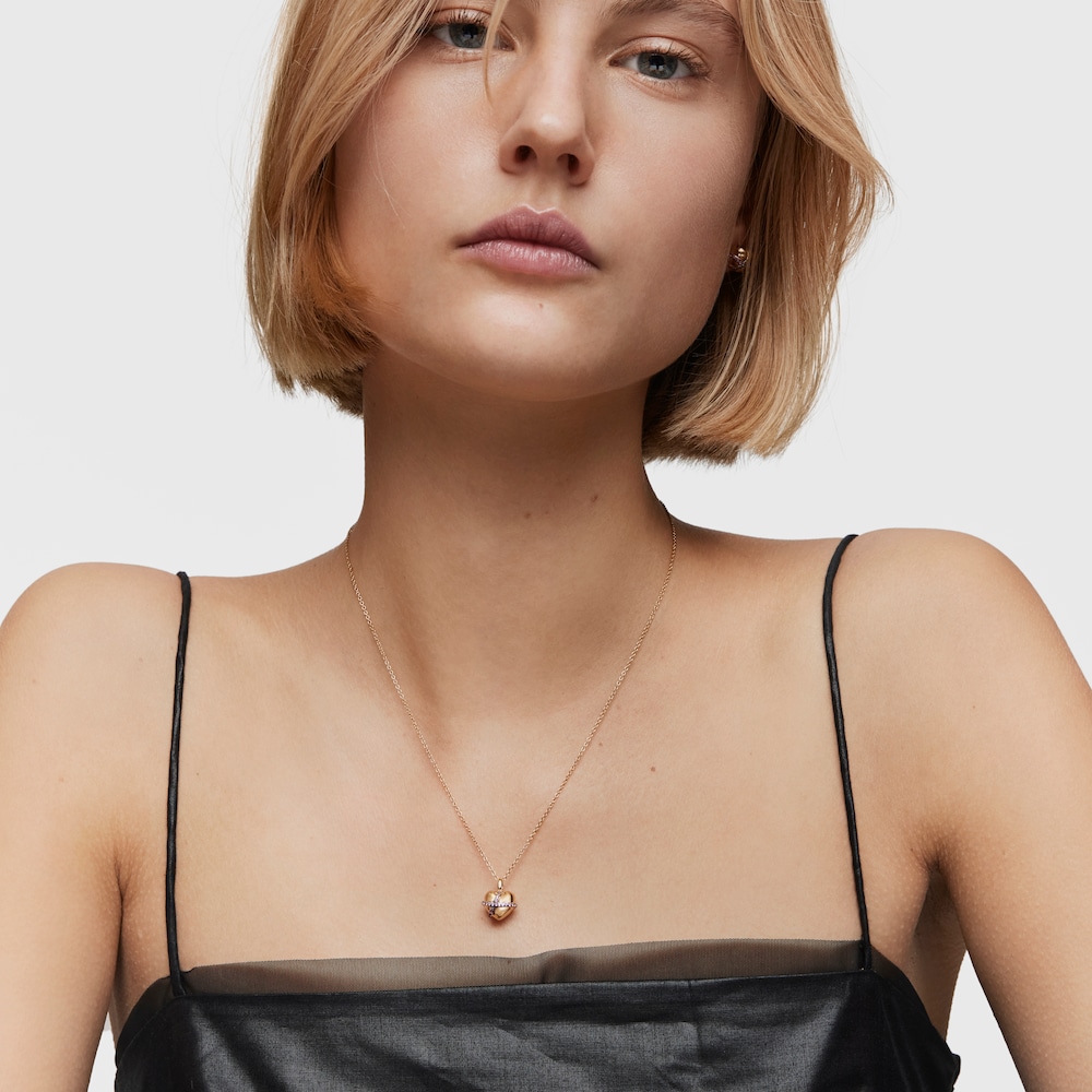 Středně dlouh&yacute; N&aacute;hrdeln&iacute;k ze stř&iacute;bra pozlacen&eacute;ho 18kar&aacute;tov&yacute;m zlatem se srdcem a&nbsp;rhodolity Lligat