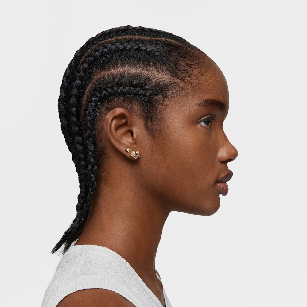 Mal&eacute; N&aacute;u&scaron;nice ze stř&iacute;bra pozlacen&eacute;ho 18kar&aacute;tov&yacute;m zlatem se srdcem a&nbsp;rhodolity Lligat