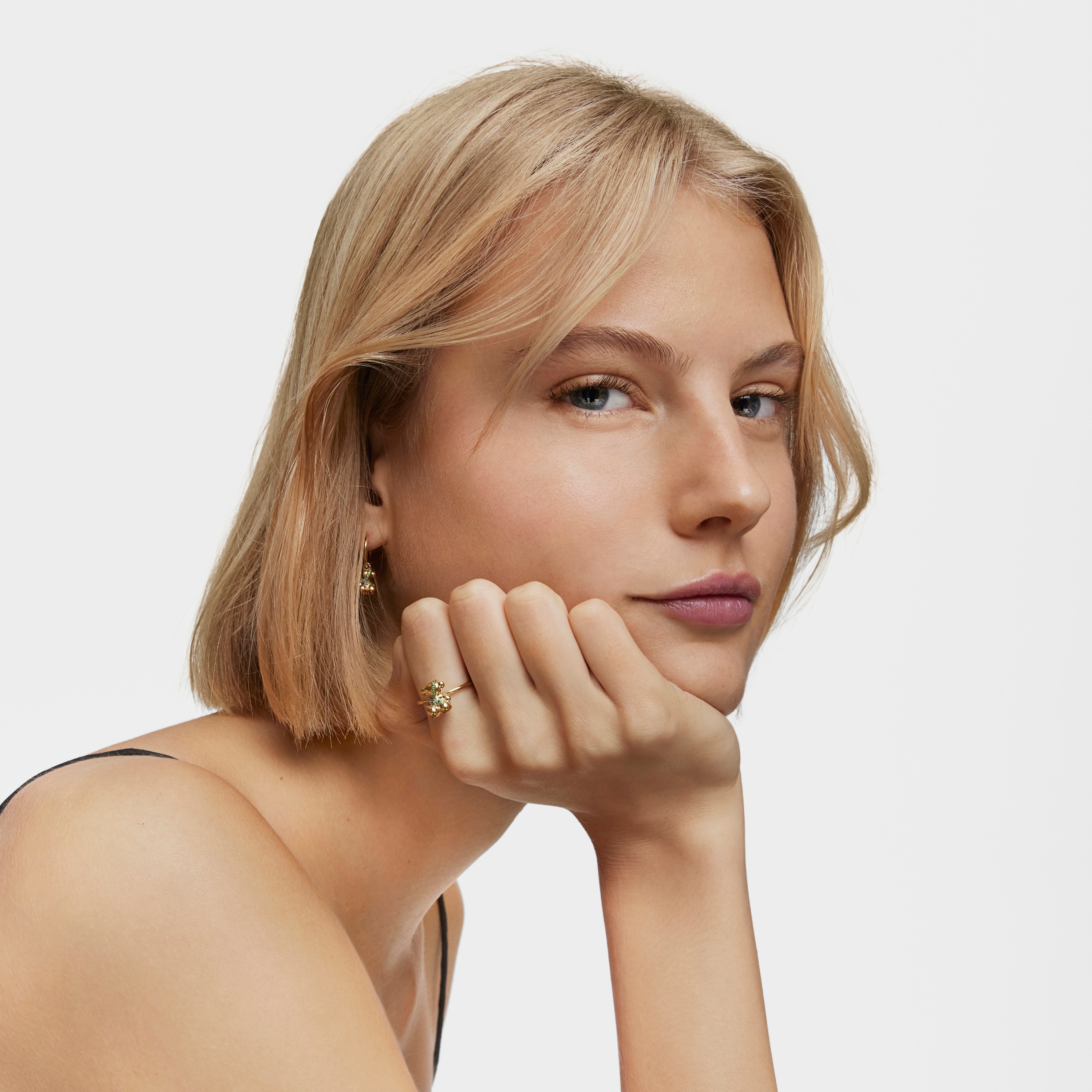 Medium 18kt gold-plated silver bear Ring with rhodolite Lligat