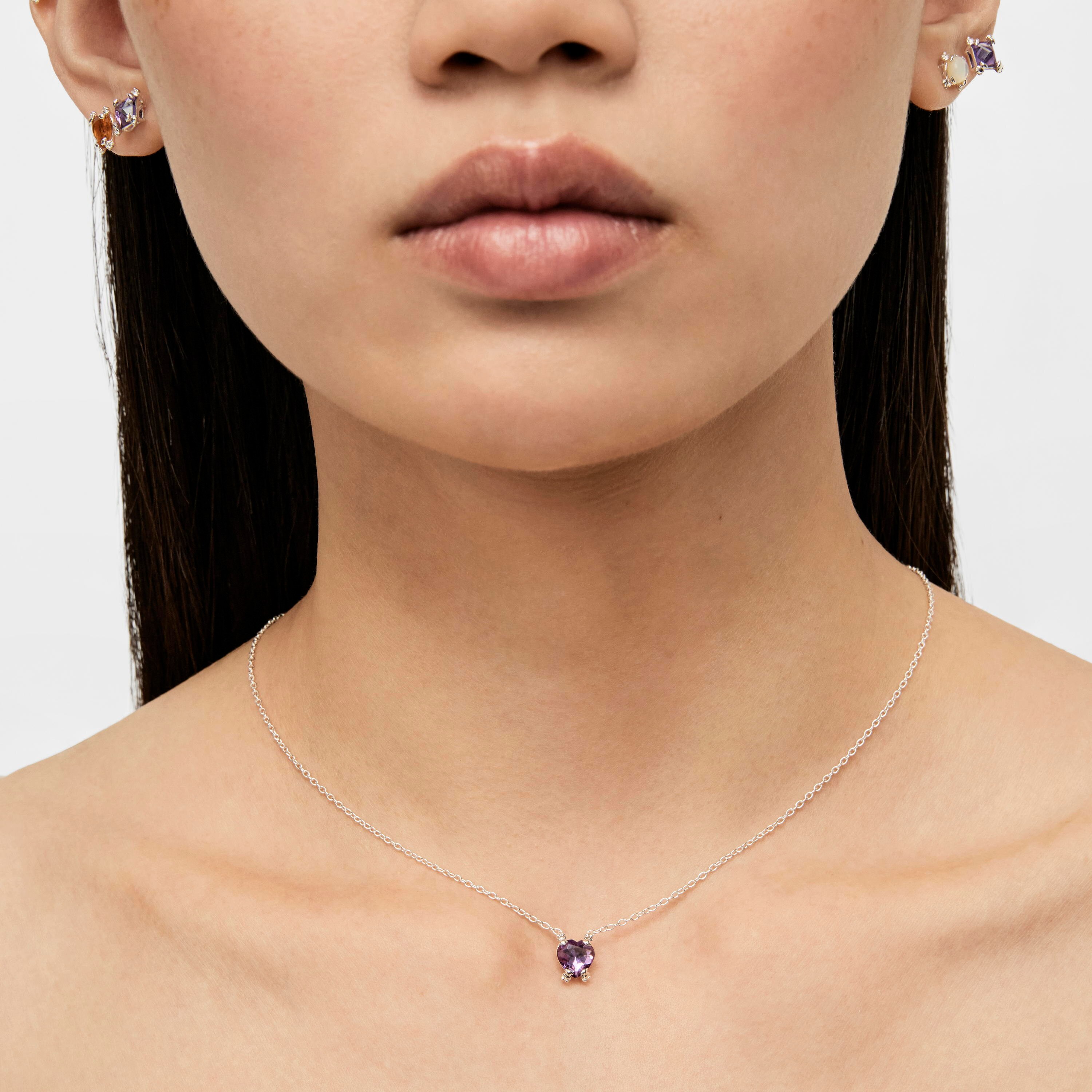 Silver Color Pills Heart necklace with amethyst
