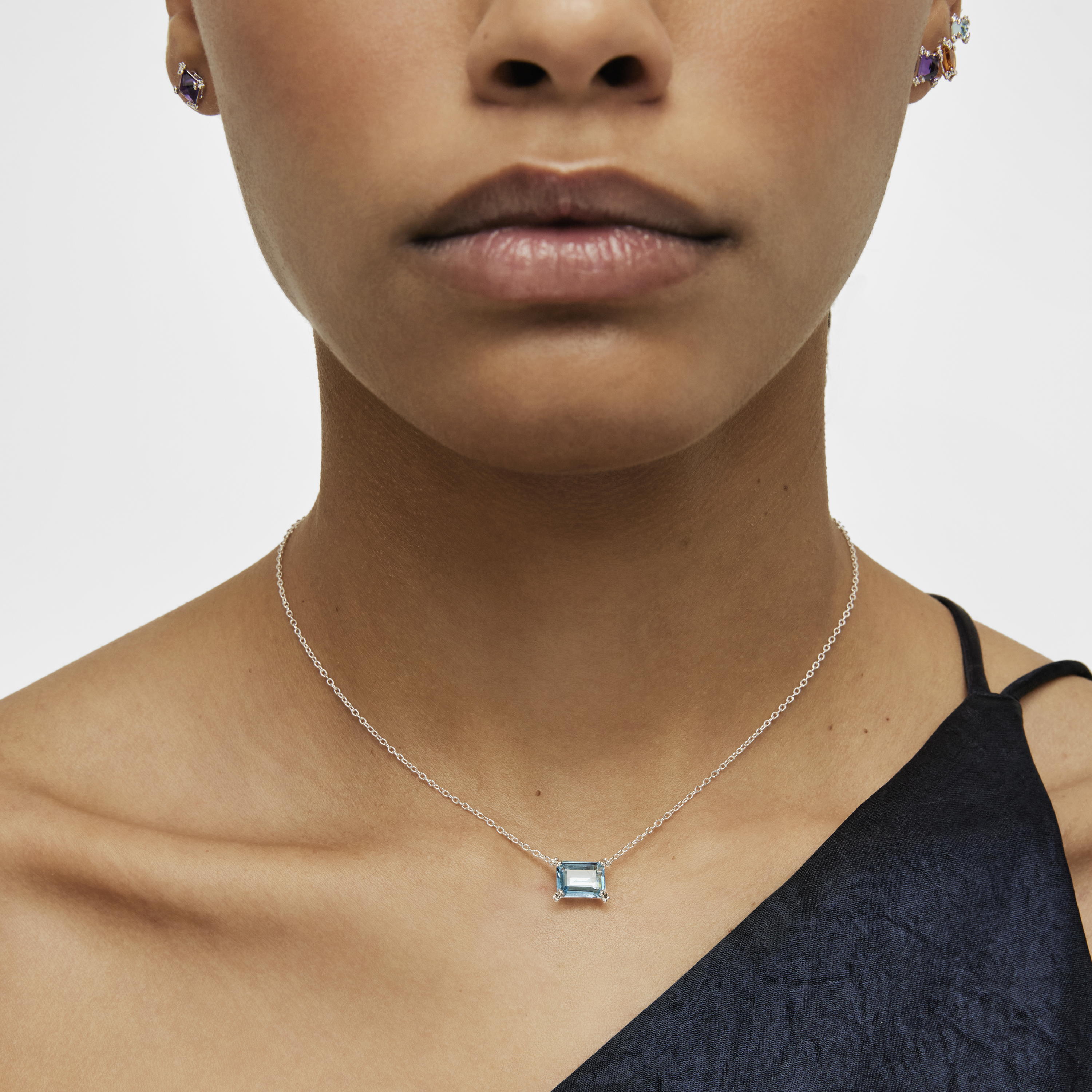 Silver Color Pills Necklace with topaz