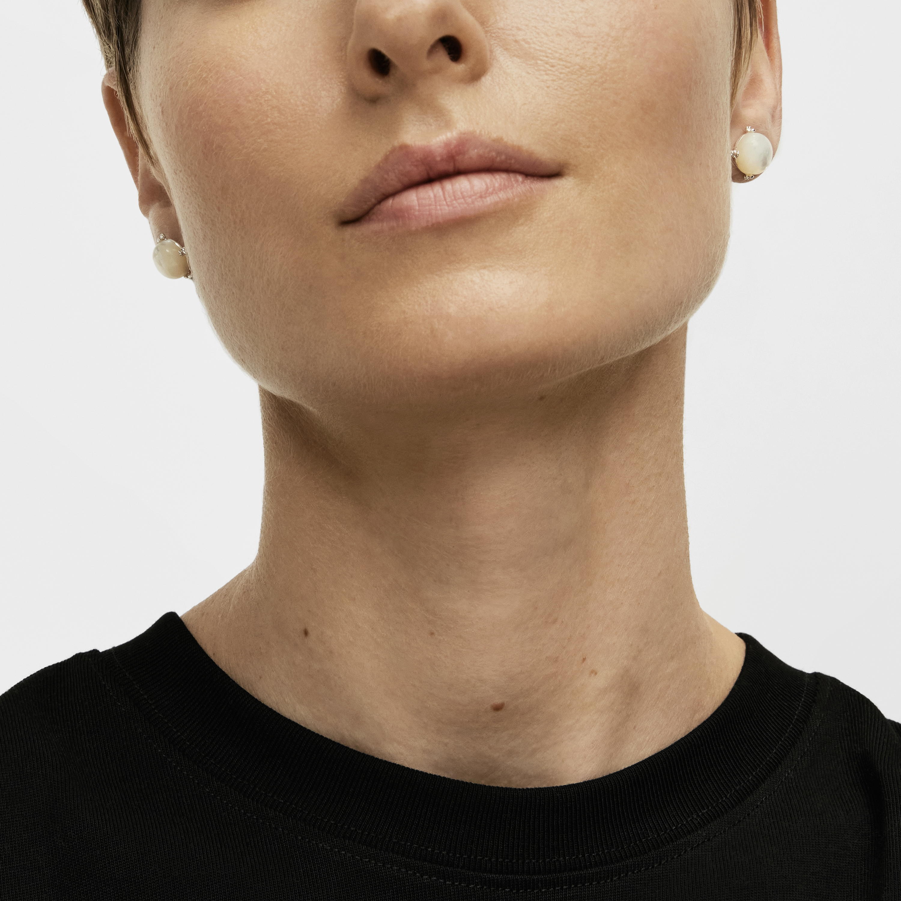 Silver Color Pills Earrings with mother-of-pearl