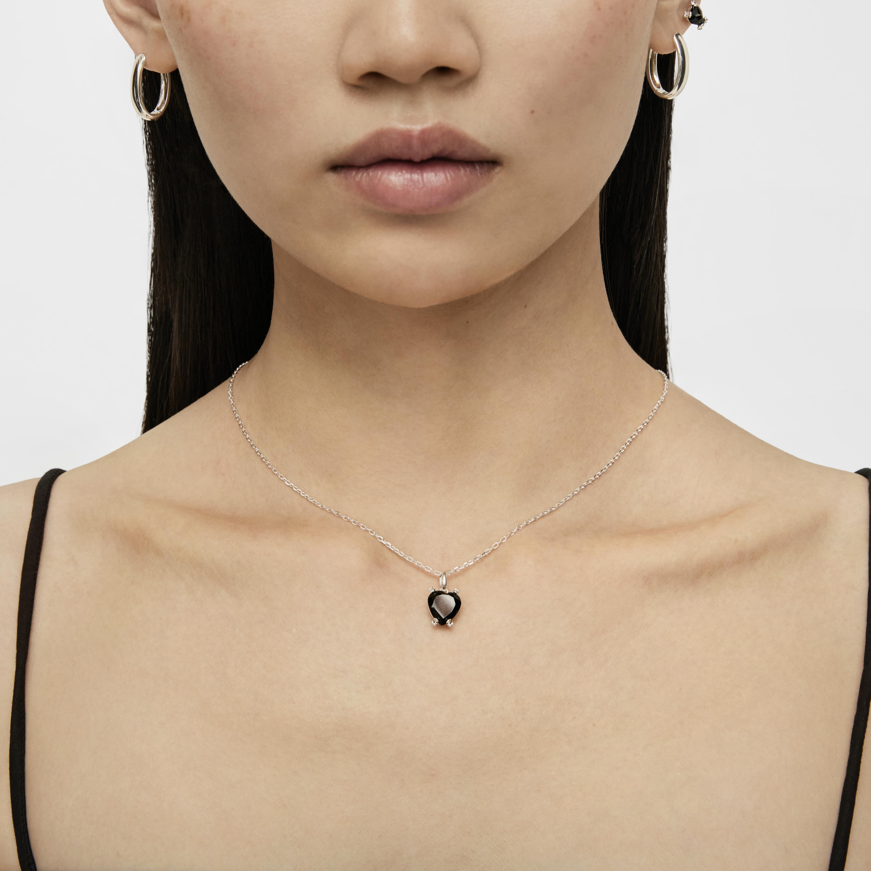 Silver Color Pills Heart pendant with onyx