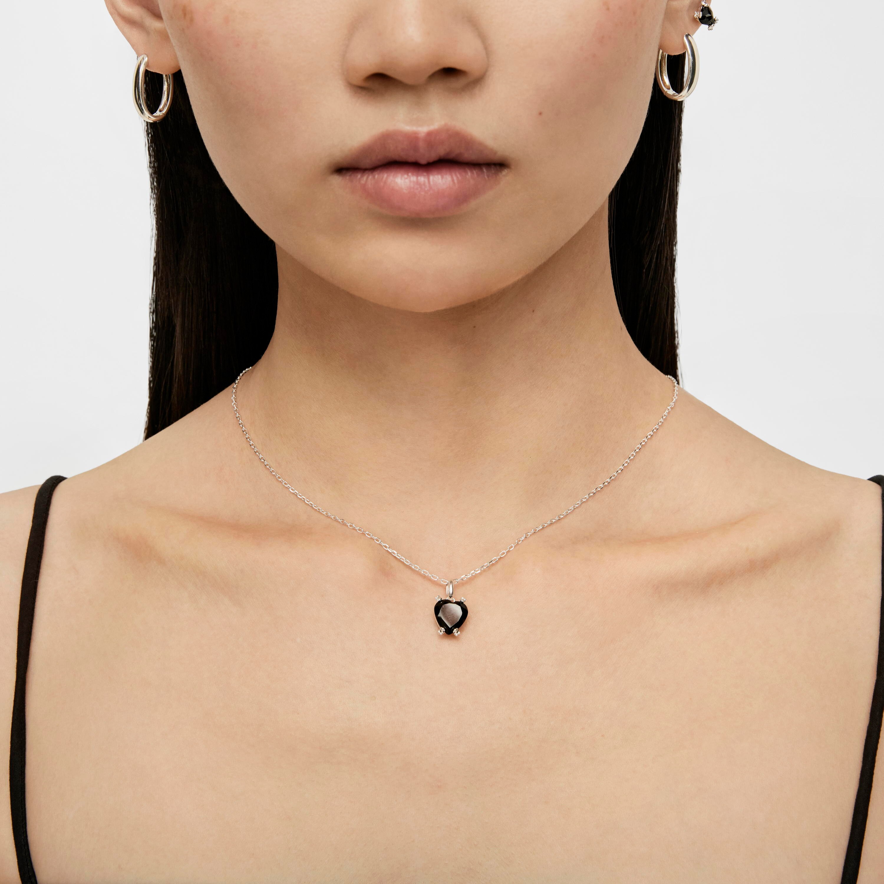 Silver Color Pills Heart pendant with onyx