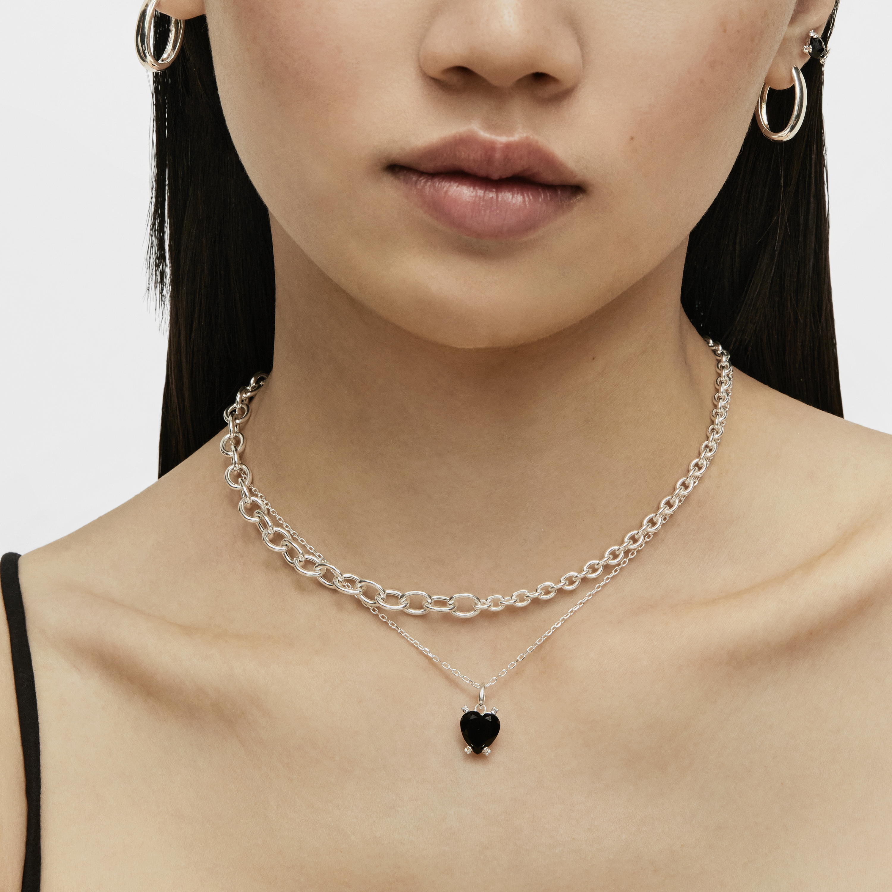 Silver Color Pills Heart pendant with onyx