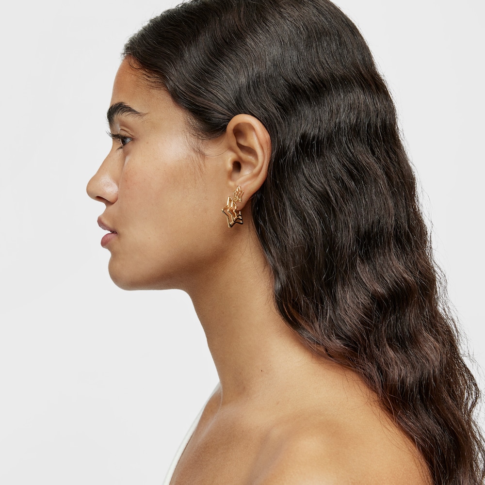 Pendientes peque&ntilde;os triple estrella con ba&ntilde;o de oro 18 kt sobre plata Bickie