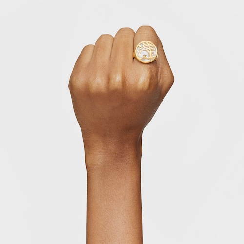 Yunque Openwork Signet ring with 18 kt gold plating over silver and mother-of-pearl
