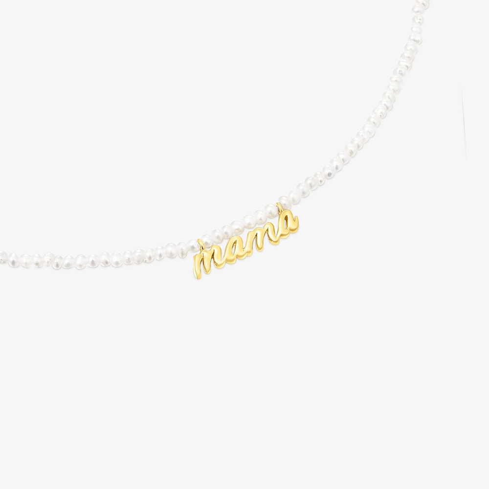 N&aacute;hrdeln&iacute;k s&nbsp;n&aacute;pisem Mama z&nbsp;pozlacen&eacute;ho stř&iacute;bra s&nbsp;uměle vypěstovan&yacute;mi perlami TOUS Mama