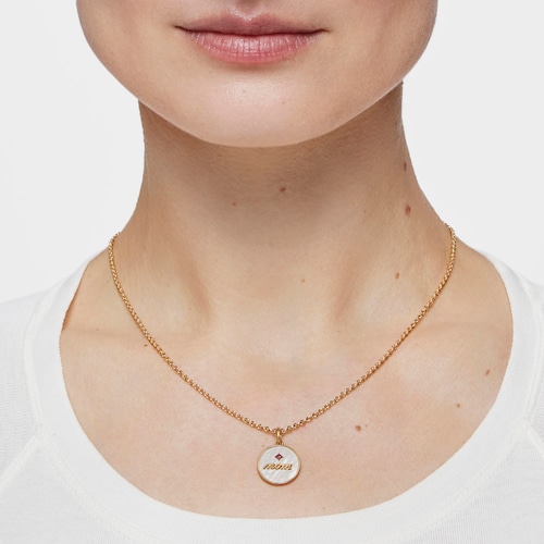 Colgante medalla Mom con baño de oro 18 kt sobre plata, nácar y rodolita TOUS Mama
