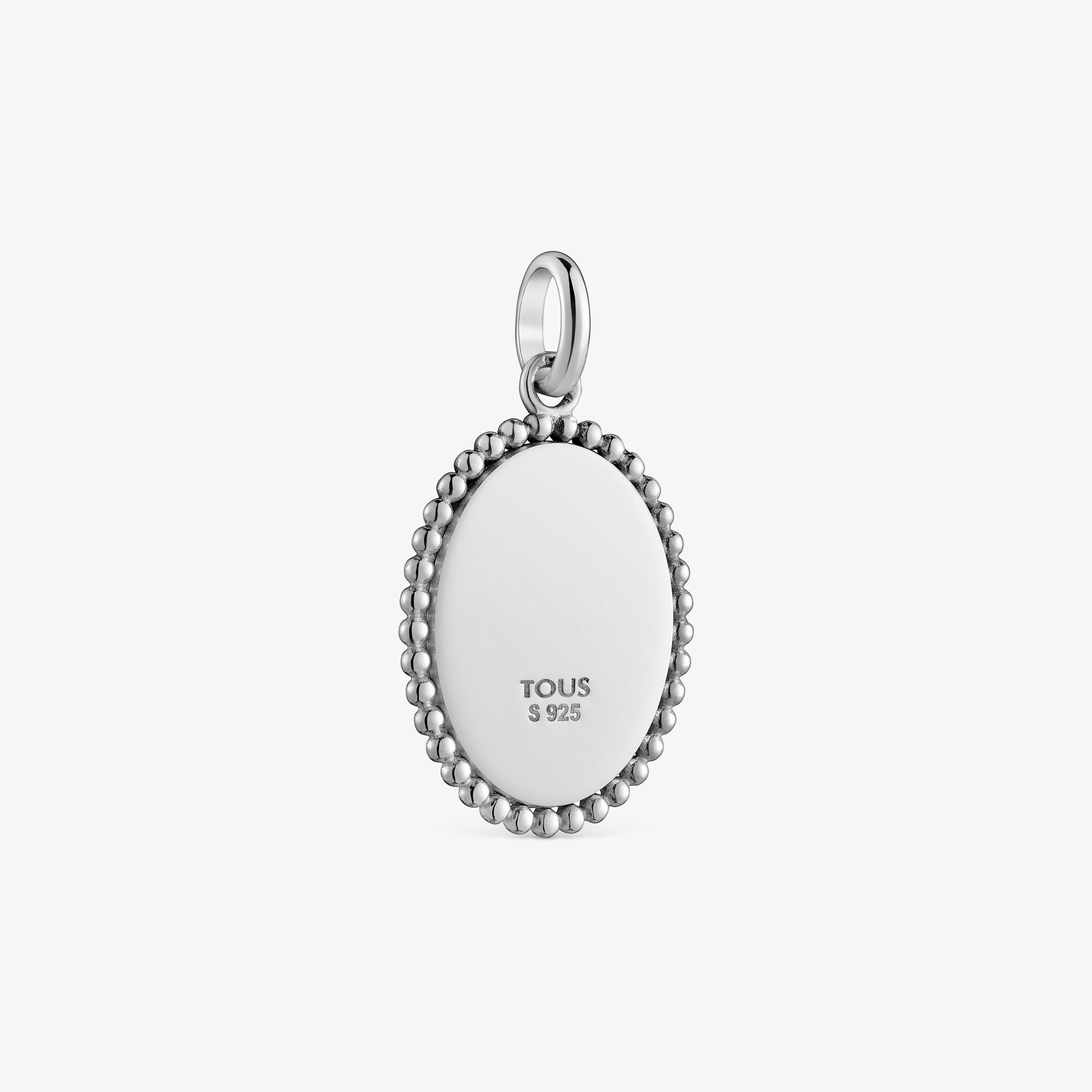 Devoción medallion pendant in silver