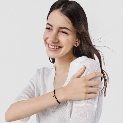 Pulsera con ba&ntilde;o de oro rosa 18 kt sobre plata, espinelas y &oacute;nix facetado motivo coraz&oacute;n Motif