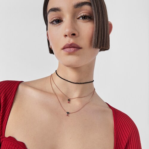 Collar Motif con baño de oro rosa 18 kt sobre plata, Espinela y Rubí motivo corazón