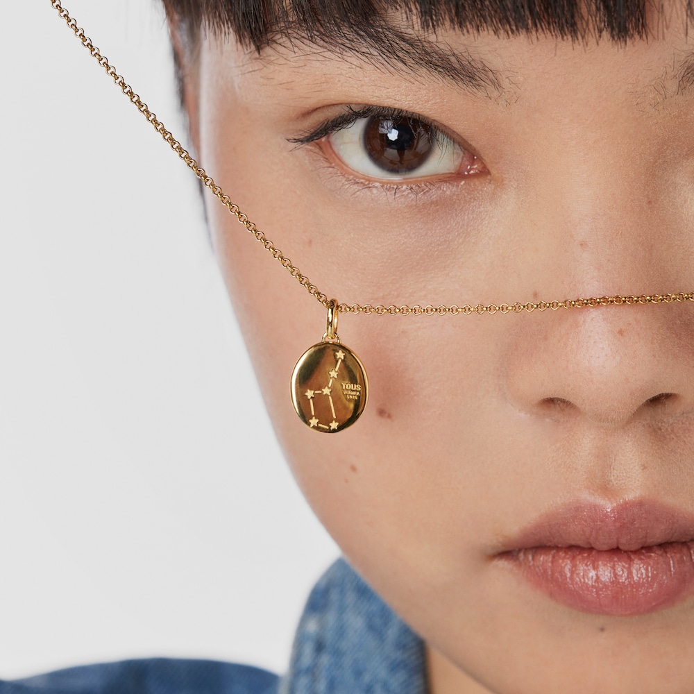 Colgante Escorpio con ba&ntilde;o de oro 18 kt sobre plata, n&aacute;car y topacios TOUS Horoscope