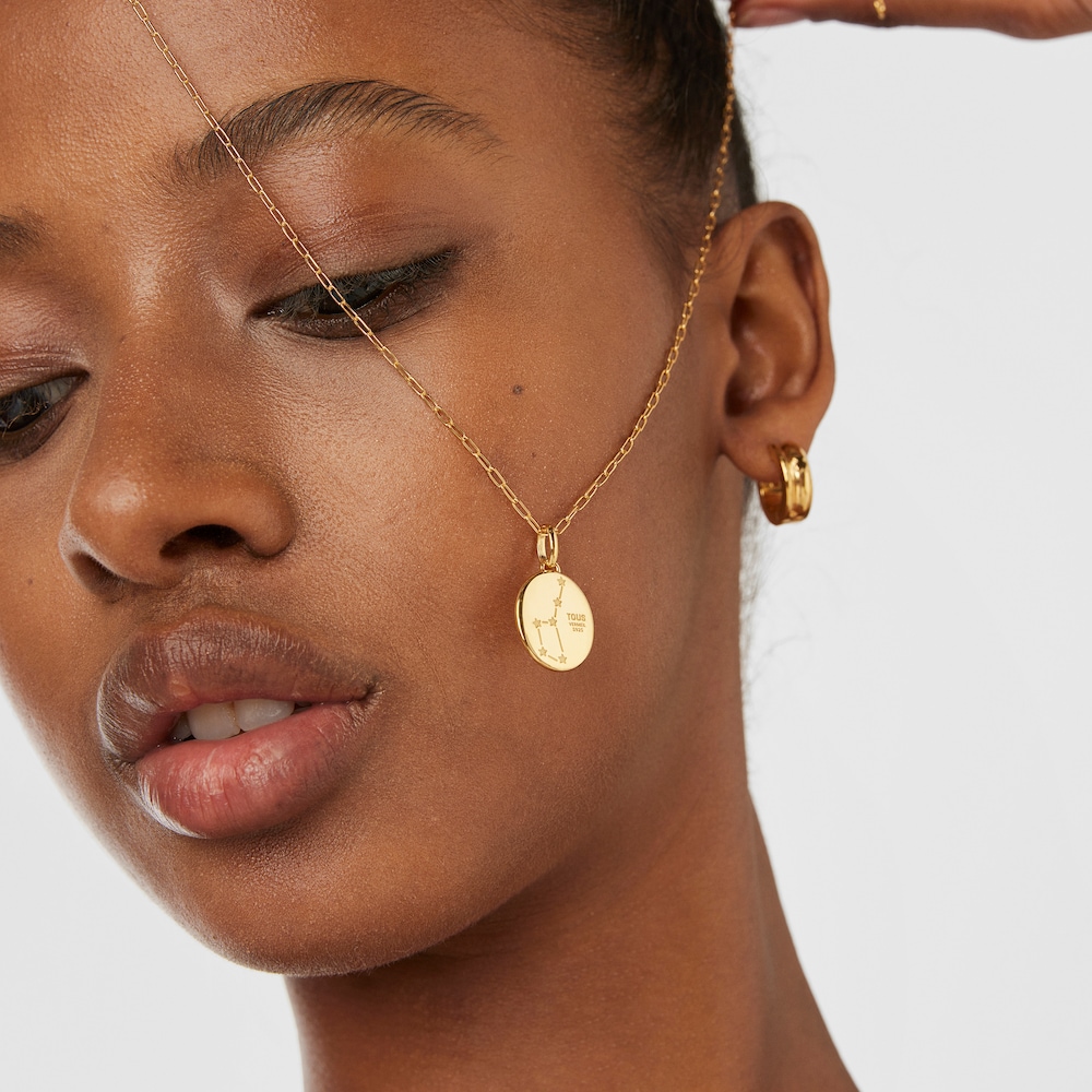 Dije Libra con ba&ntilde;o de oro 18 kt sobre plata con n&aacute;car y topacios  TOUS Horoscope