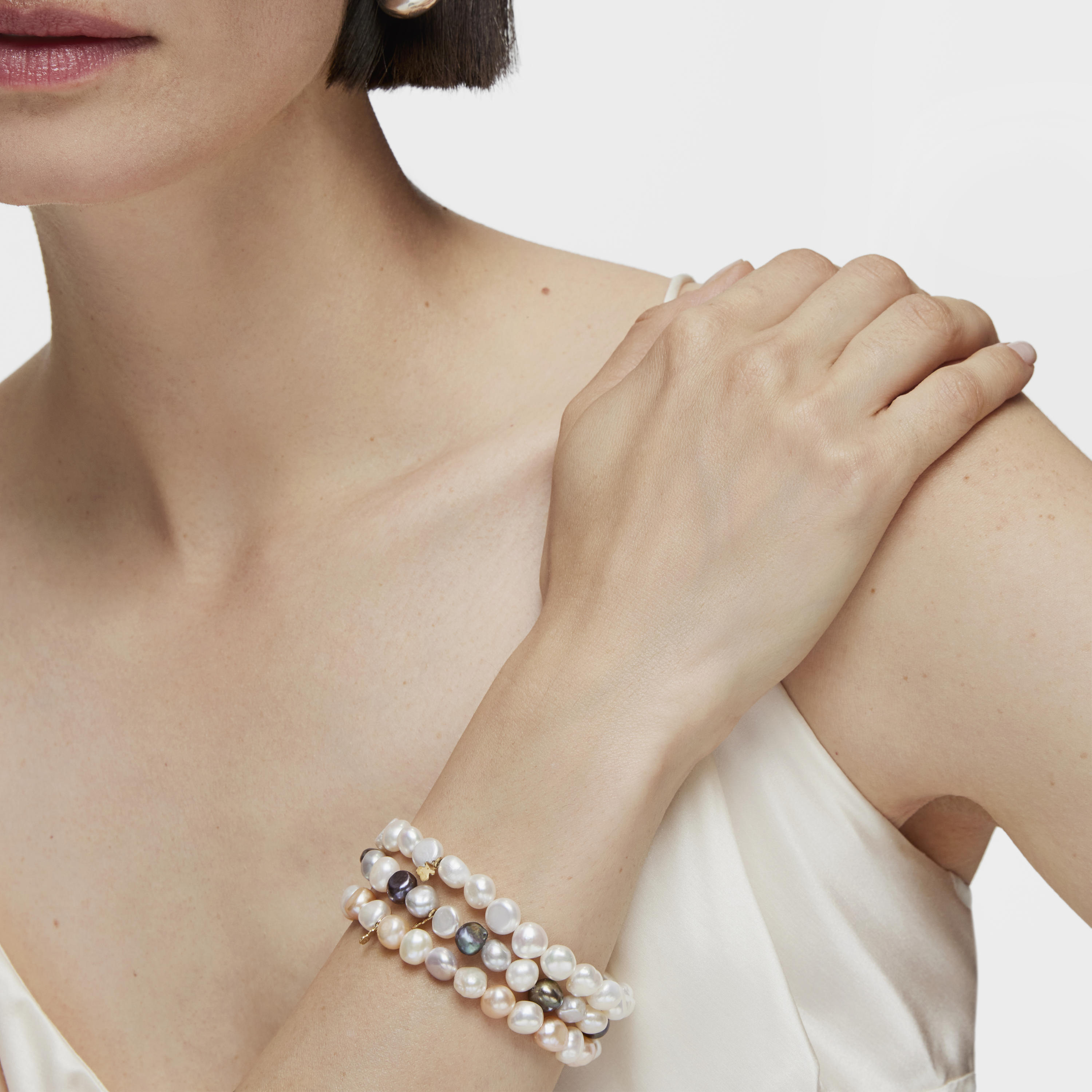  gold Sweet Dolls Bracelet with 18K white, grey and blue baroque pearls and Bear motif
