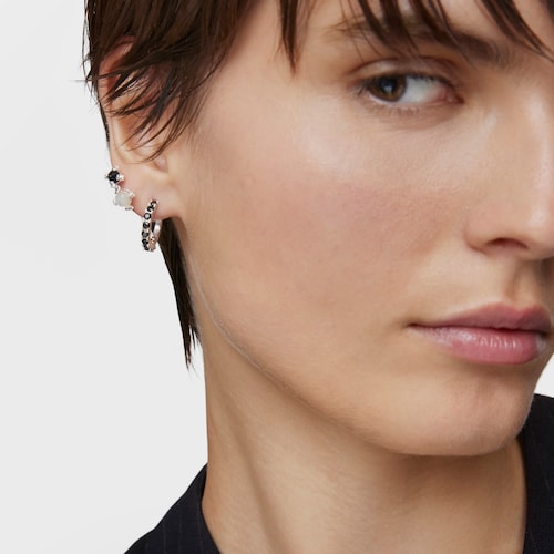 Single silver earring with motif Medallions