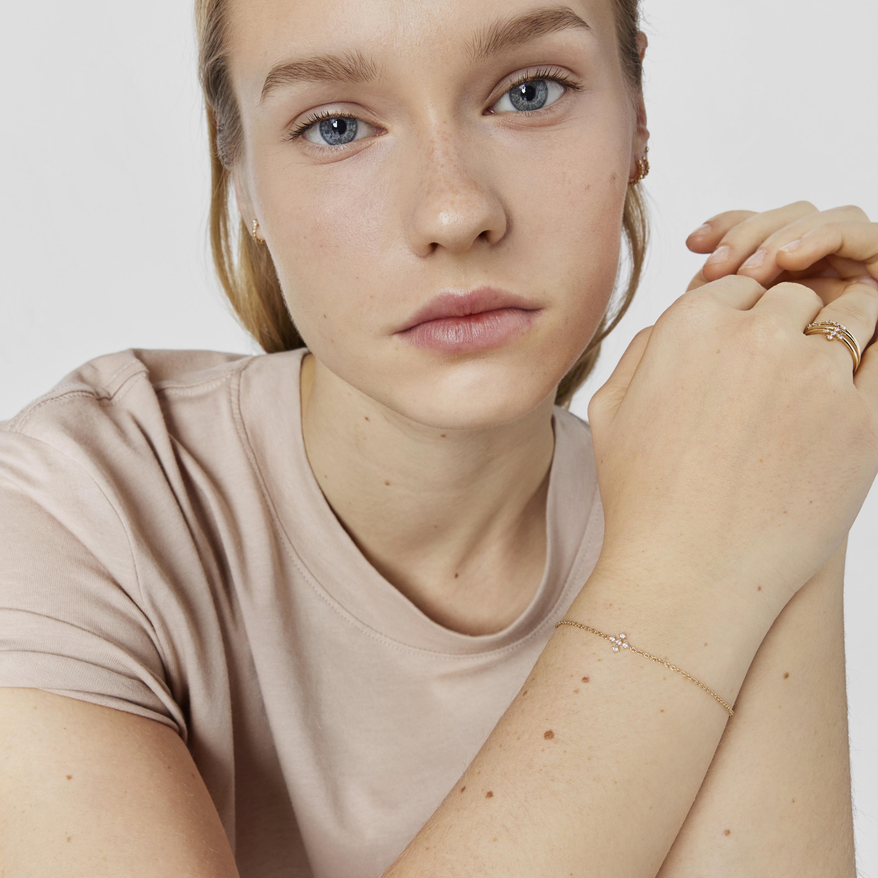 18K solid gold Cross bracelet with diamonds Les Classiques