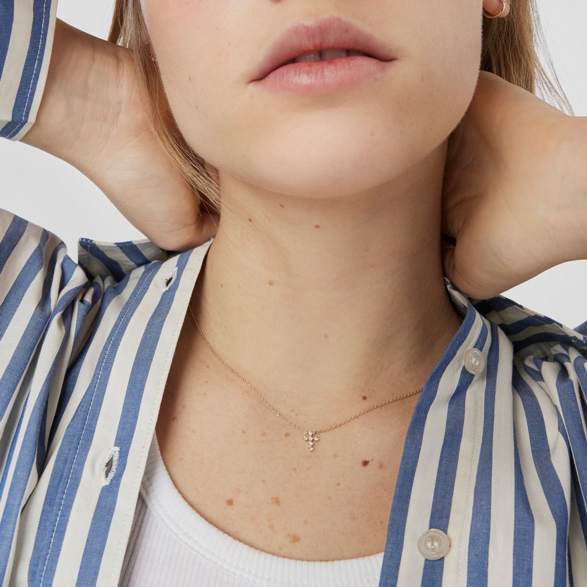 Gold Cross necklace with 0,09ct of diamonds Les Classiques
