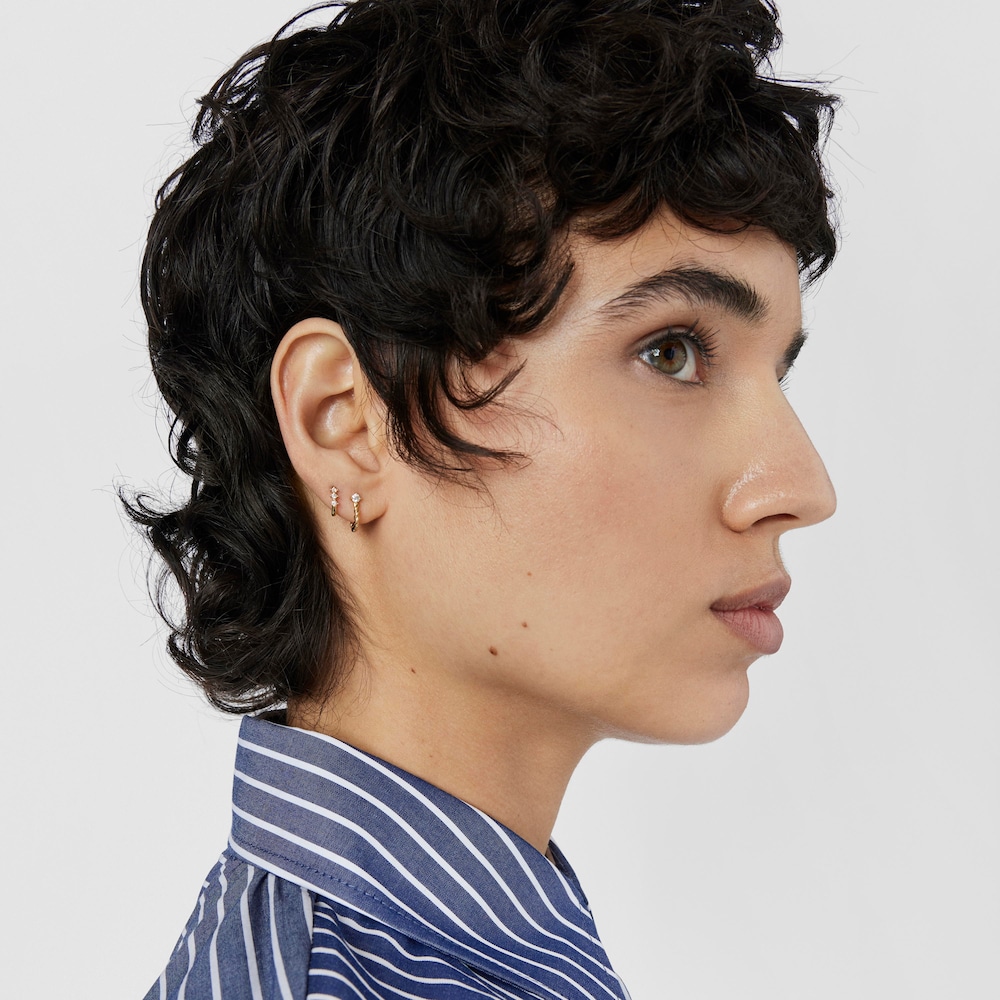 Brinco argola pequena tira em ouro e diamantes Les Classiques