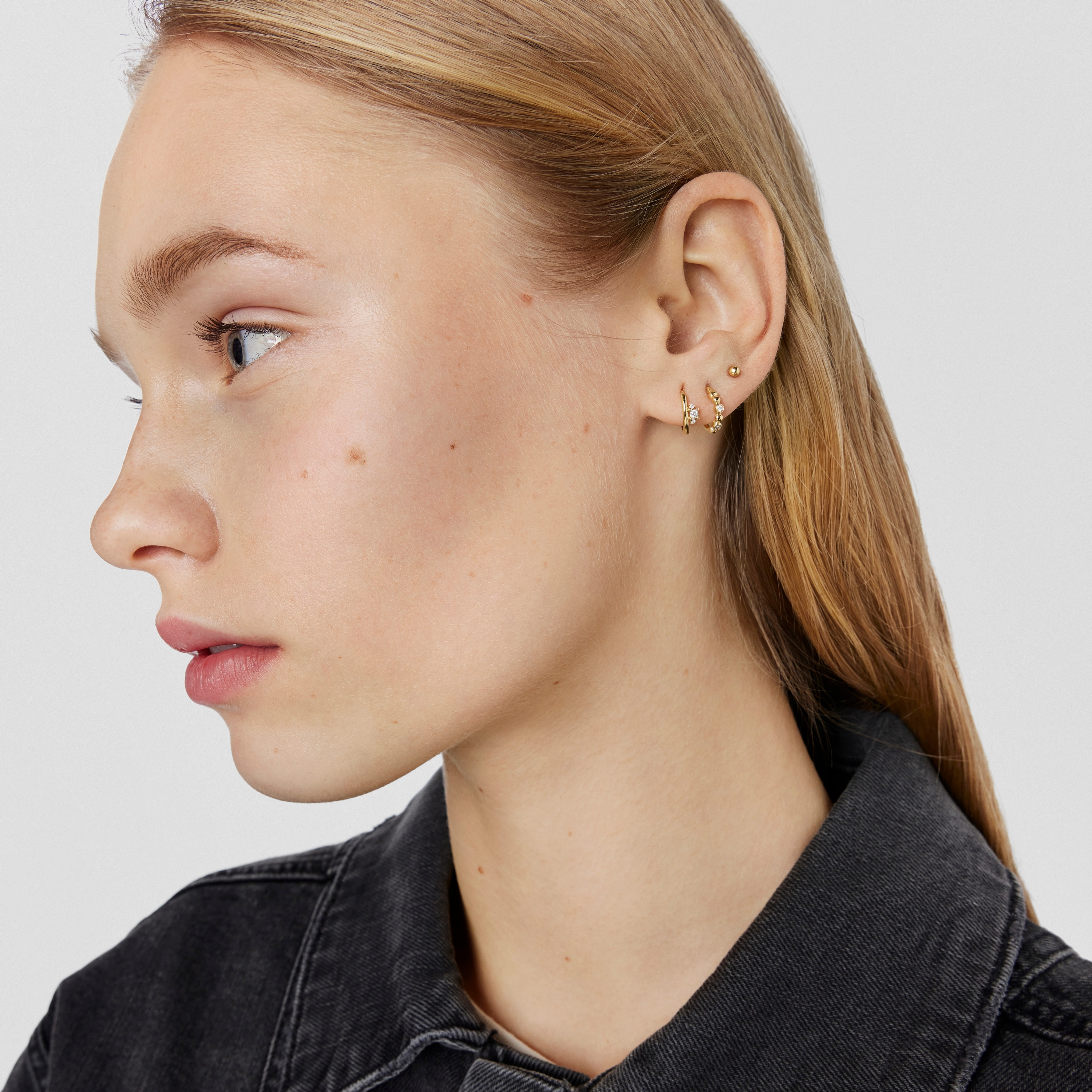 Hoop earring with gold balls and diamonds Les Classiques