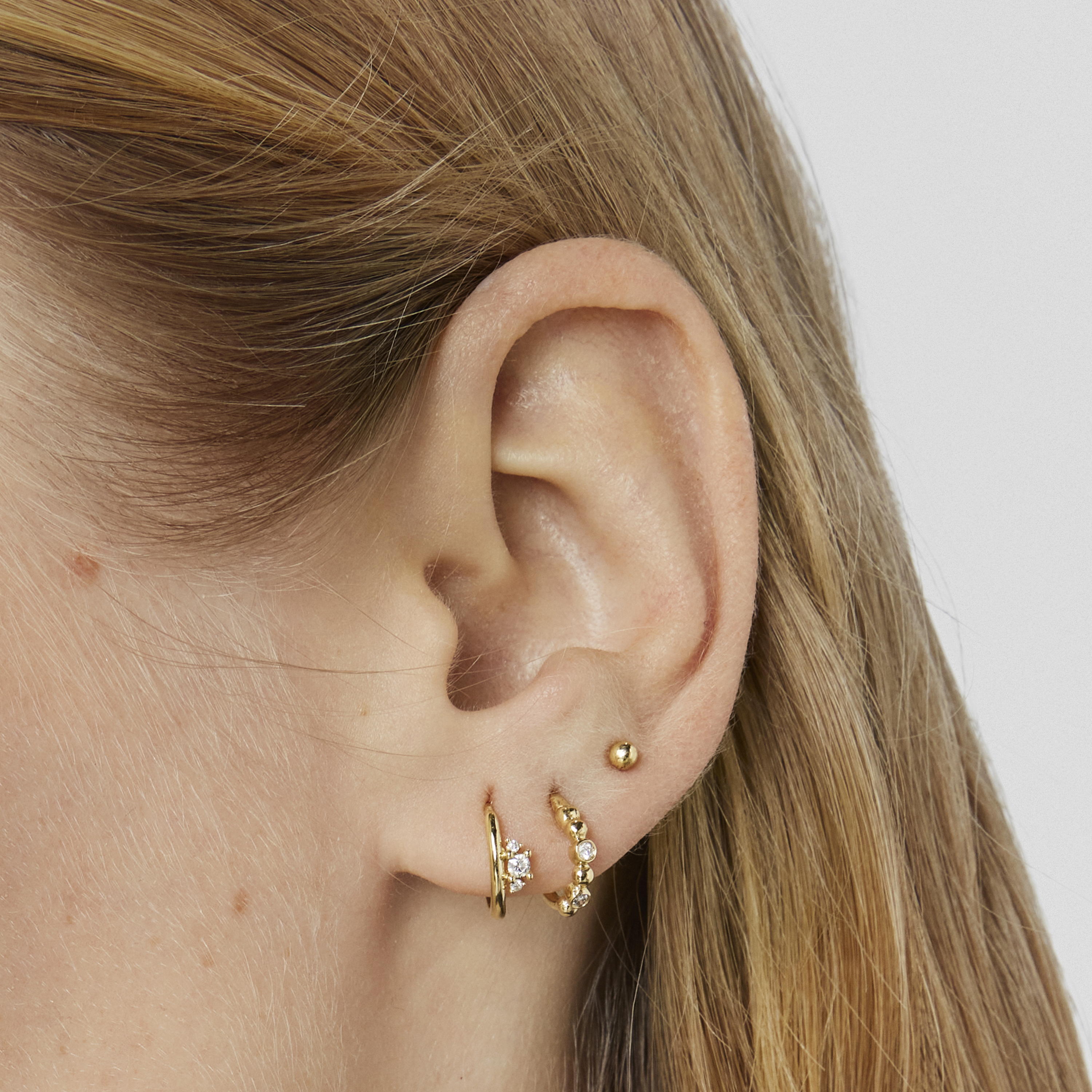 18K solid gold ball Ear piercing Les Classiques