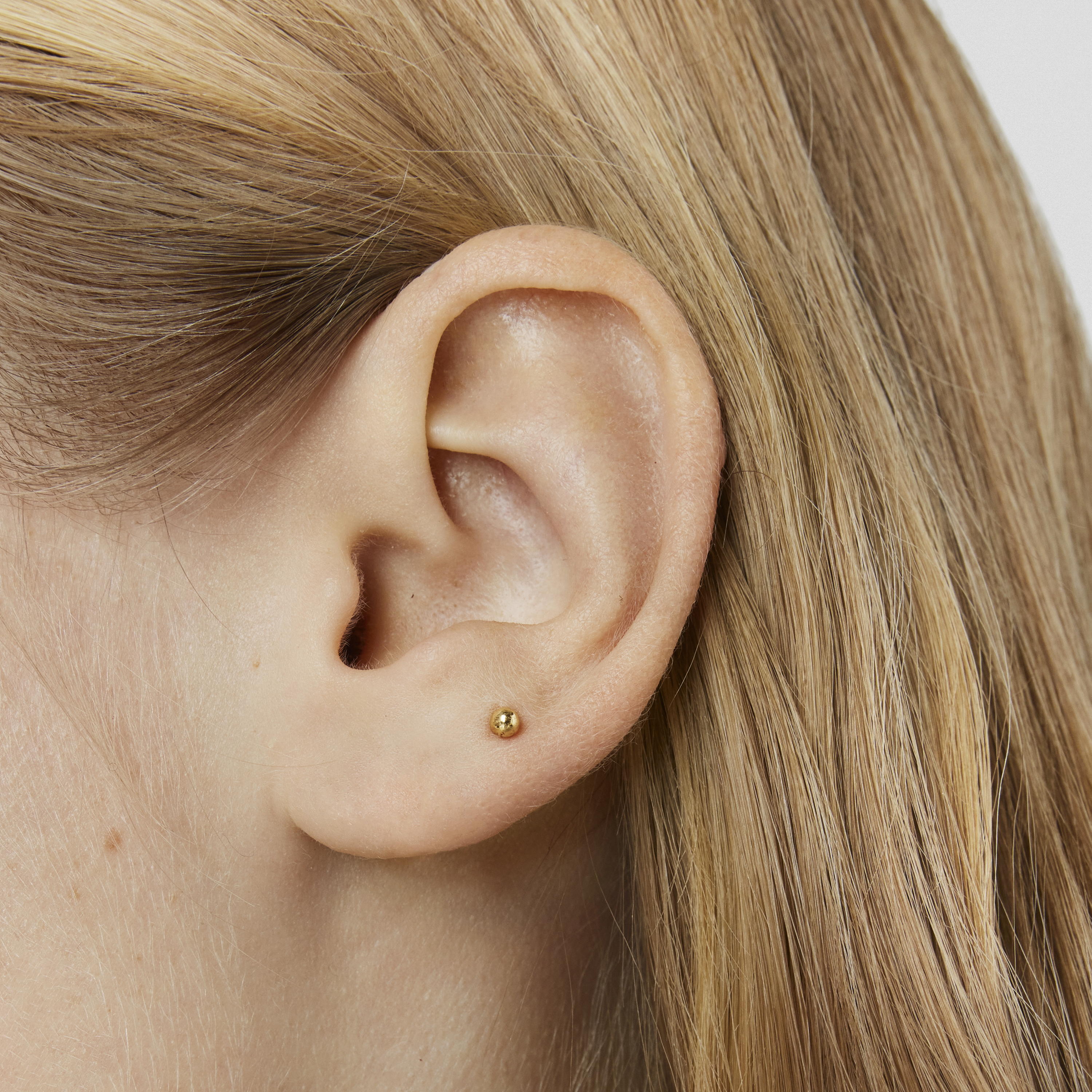Gold ball Ear piercing Les Classiques