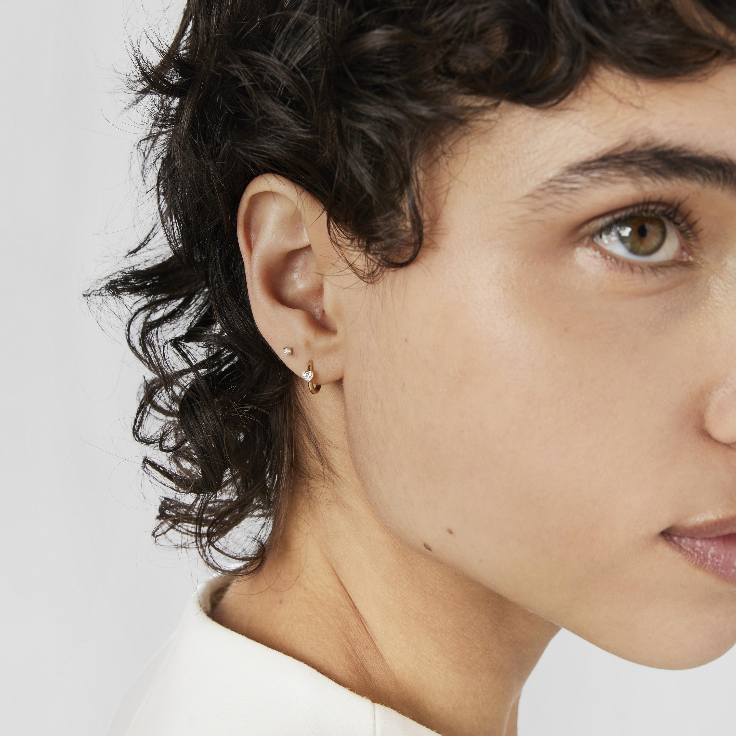 18K solid gold Ear piercing with diamonds Les Classiques