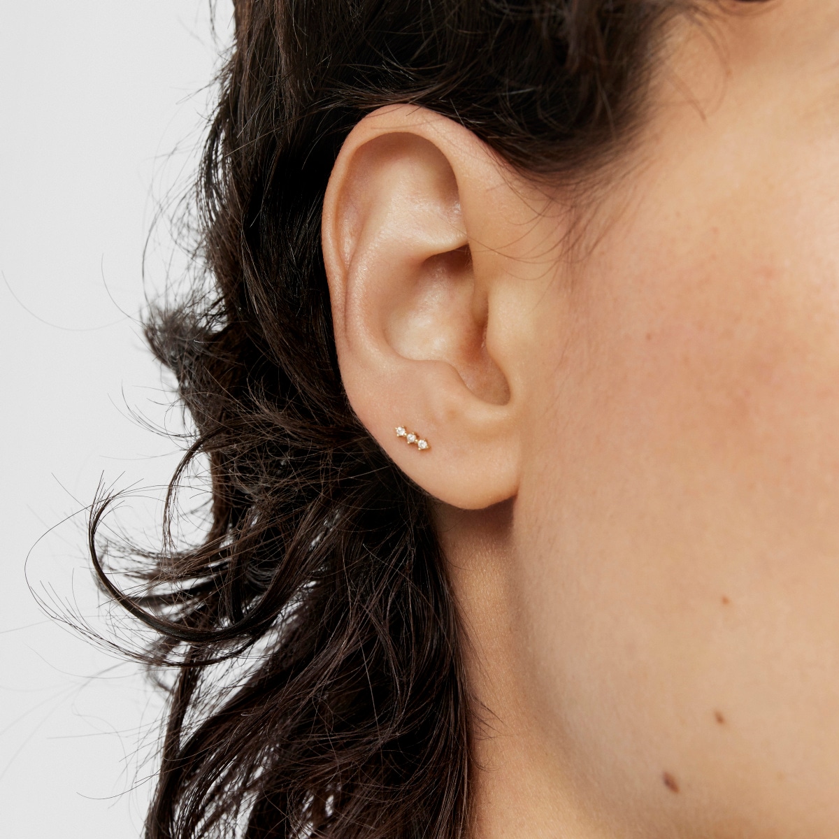Gold strip Ear piercing with diamonds Les Classiques