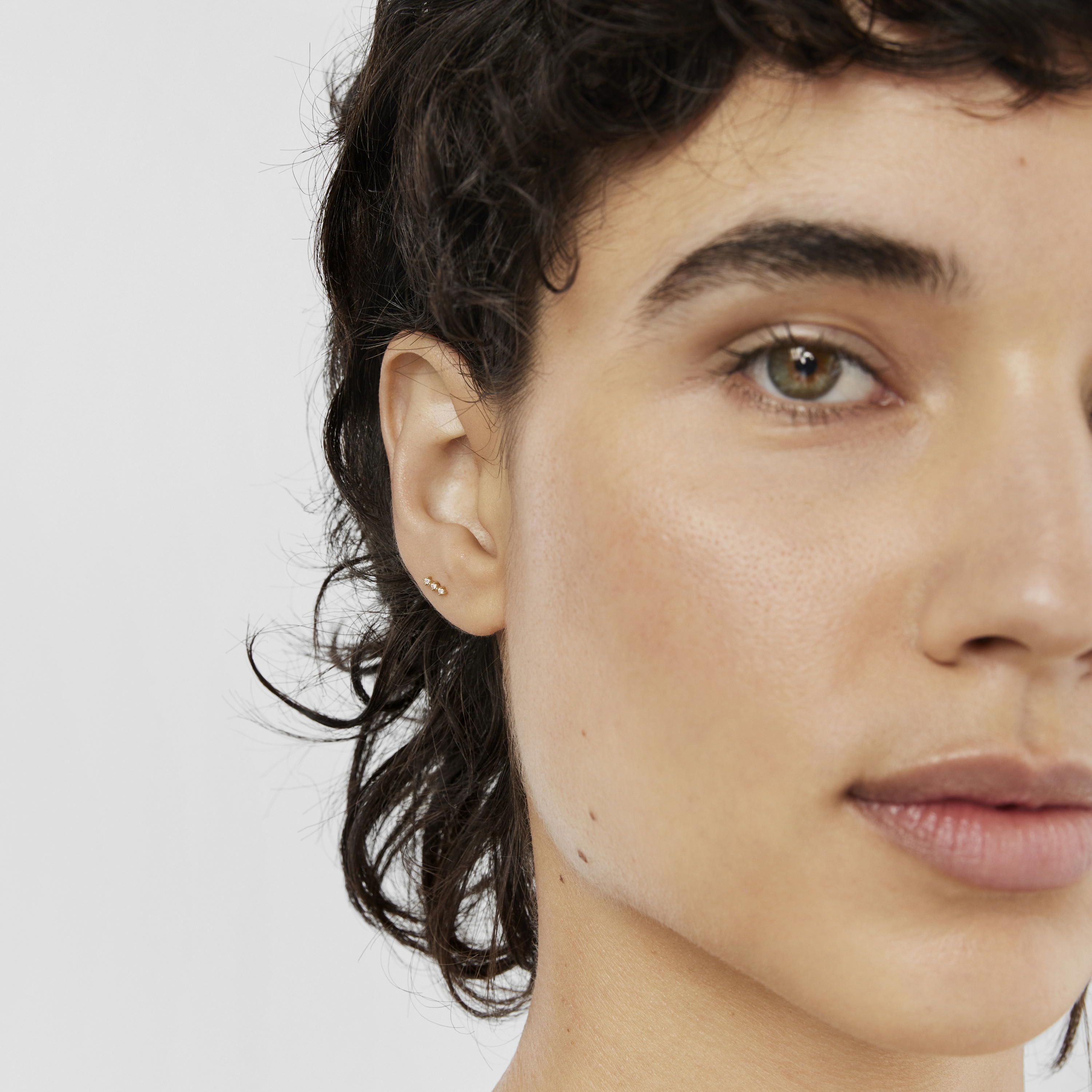 18K solid gold strip Ear piercing with diamonds Les Classiques